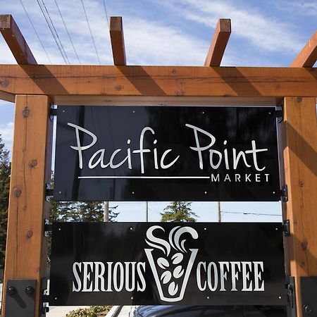 Pacific Point Market And Suites Powell River Buitenkant foto
