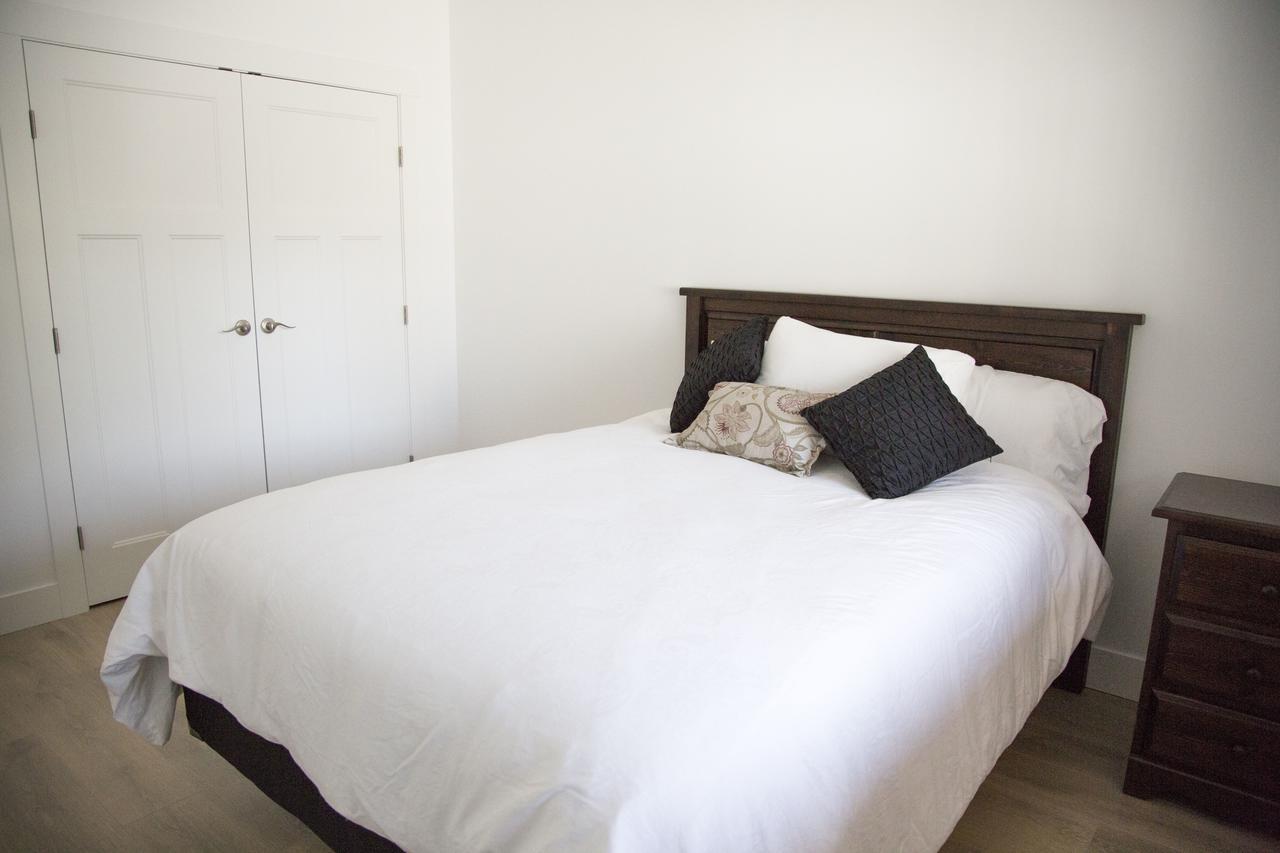 Pacific Point Market And Suites Powell River Buitenkant foto