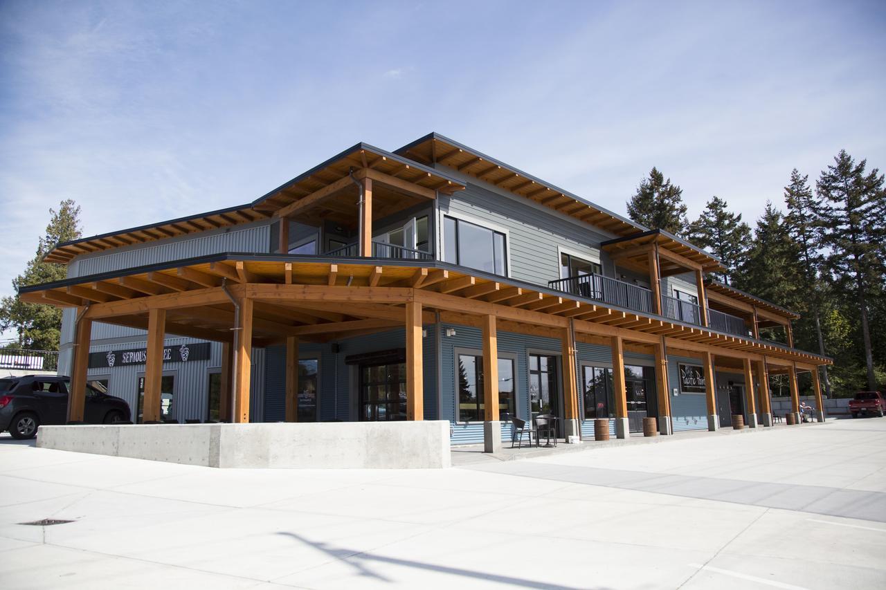 Pacific Point Market And Suites Powell River Buitenkant foto