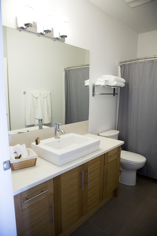 Pacific Point Market And Suites Powell River Buitenkant foto