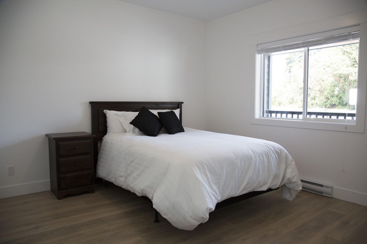 Pacific Point Market And Suites Powell River Buitenkant foto