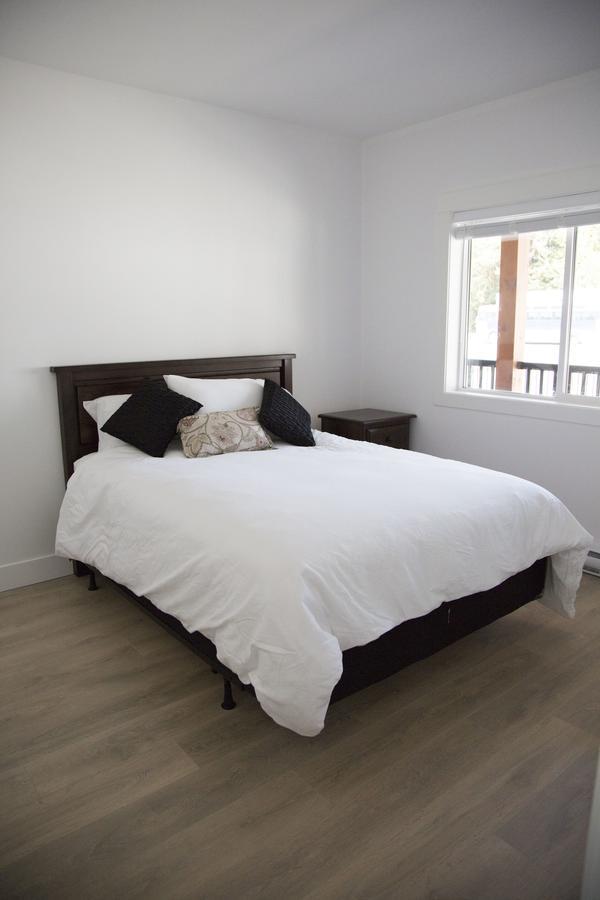 Pacific Point Market And Suites Powell River Buitenkant foto