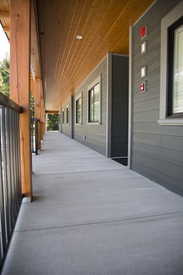 Pacific Point Market And Suites Powell River Buitenkant foto