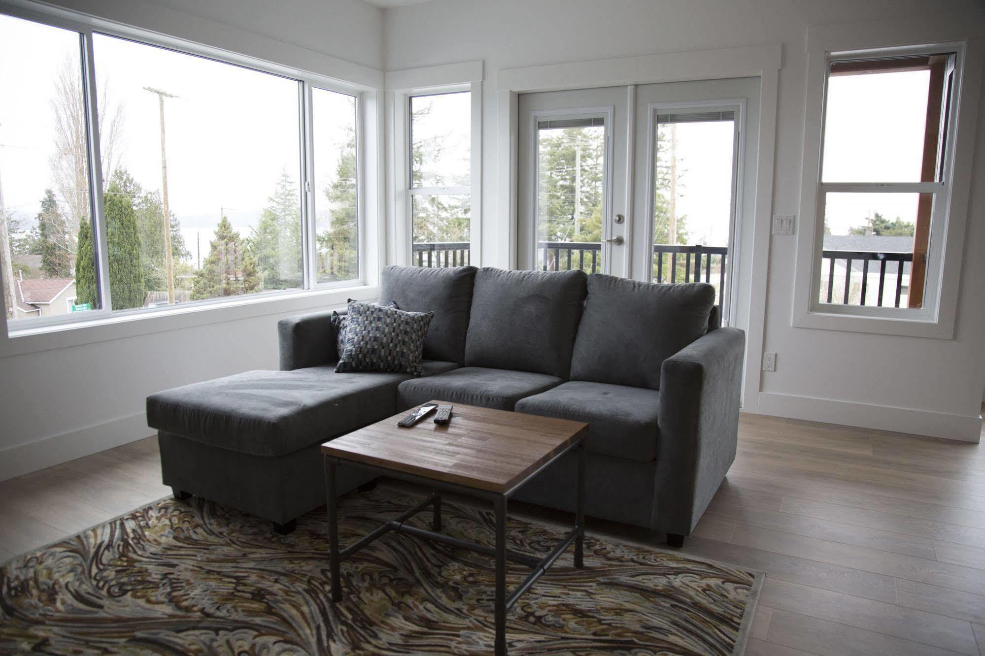 Pacific Point Market And Suites Powell River Buitenkant foto